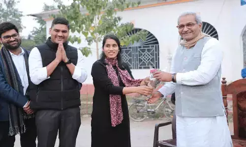 MPPSC Exam 2023 में उत्तीर्ण होने पर रीवा सांसद ने किया रोशनी सिंह को सम्मानित MPPSC Exam 2023 में उत्तीर्ण होने पर रीवा सांसद ने किया रोशनी सिंह को सम्मानित