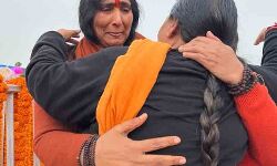 Ram Mandir Pran Pratishtha Live: भावुक हुईं उमा भारती और साध्वी ऋतंभरा