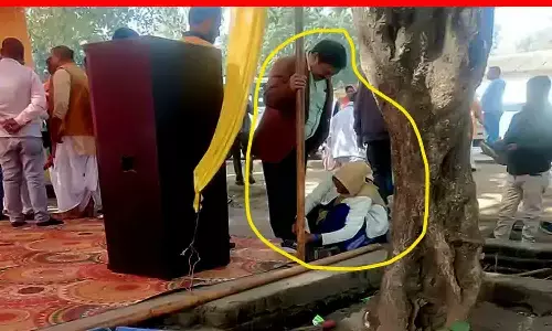 सीएम ने सिंगरौली में महिला कर्मचारी से लेस बंधवाने वाले SDM को सिर्फ हटाया, सस्पेंड क्यों नहीं किया? जानिए...