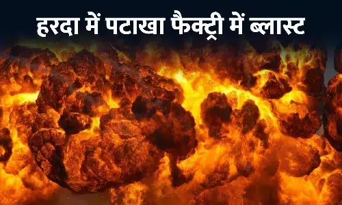 MP के हरदा में पटाखा फैक्ट्री में ब्लास्ट: धमाकों में 11 की मौत, 217 लोग घायल; कलेक्टर-एसपी हटाए गए MP के हरदा में पटाखा फैक्ट्री में ब्लास्ट: धमाकों में 11 की मौत, 217 लोग घायल; कलेक्टर-एसपी हटाए गए