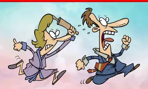 रीवा के युवक की सतना में पिटाई: पति को प्रेमिका के साथ देख भड़की पत्नी, चप्पलों से पीटा