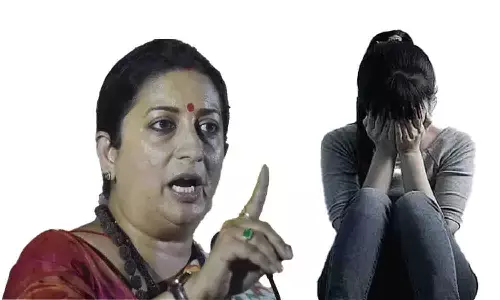 केंद्रीय मंत्री स्मृति ईरानी ने खोली ममता बनर्जी की पोल, कहा- TMC के गुंडे रात को हिन्दुओ की सुन्दर और छोटी उम्र की लड़कियों को उठाकर ले जाते है, फिर करते है ऐसा काम....