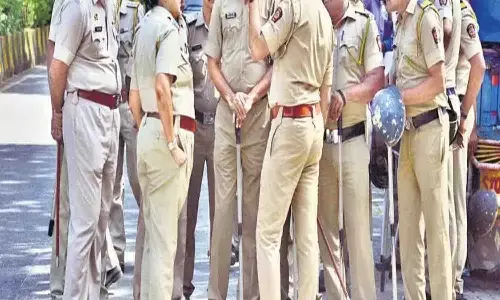 सीएम यादव को ठेंगा दिखाते रीवा की पुलिस, ठेला व्यापारी के साथ पुलिस ने की बेरहमी से मारपीट, घटना के बाद भी नहीं हुआ पुलिसकर्मी पर एक्शन
