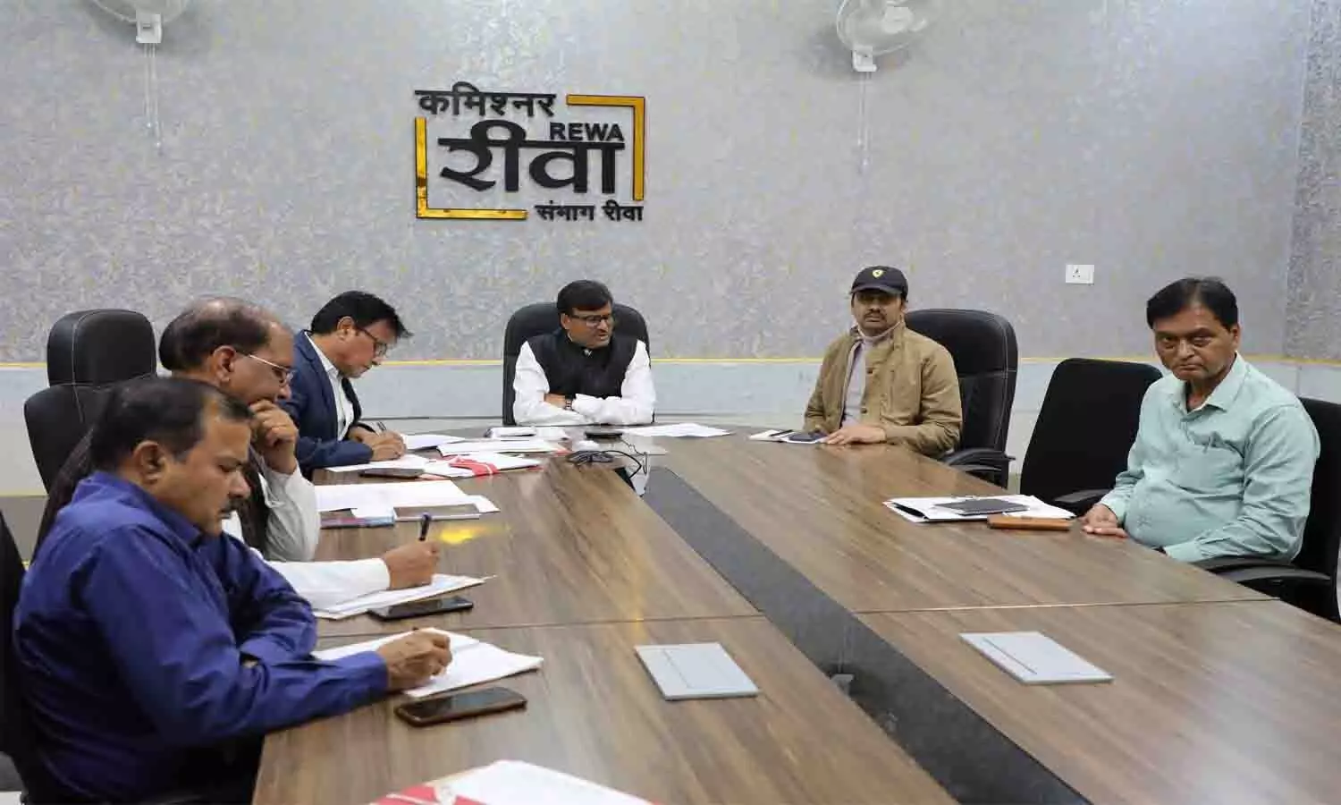 रीवा कमिश्नर का बड़ा ऐलान, खाद्य पदार्थों में मिलावट करने वालों को दे ऐसी सजा रीवा कमिश्नर का बड़ा ऐलान, खाद्य पदार्थों में मिलावट करने वालों को दे ऐसी सजा