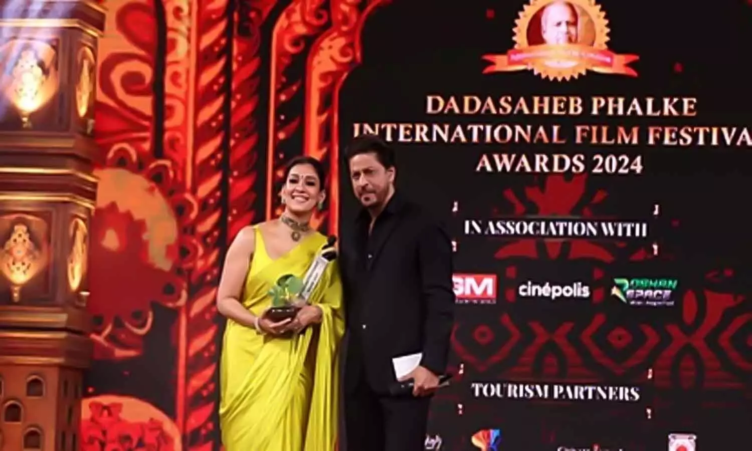 DPIFF अवॉर्ड 2024: शाहरुख बेस्ट एक्टर, रानी सर्वश्रेष्ठ अभिनेत्री; जवान को बेस्ट फिल्म का अवार्ड मिला