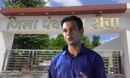 रीवा: जिला पंचायत सीईओ सौरभ संजय सोनवडे का एक्शन, 330000 रुपए का फर्जीवाड़ा करने वाले रोजगार सहायक को किया बर्खास्त