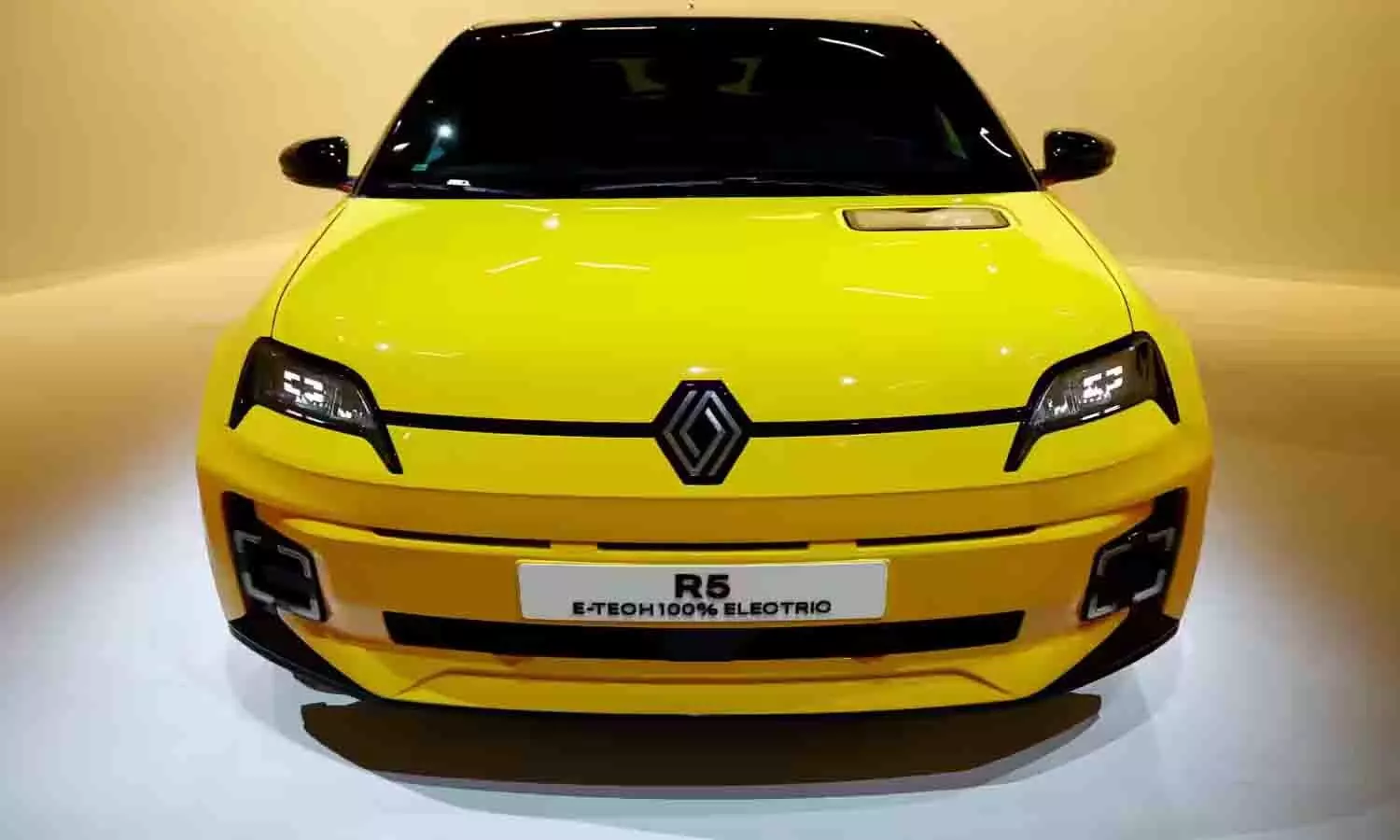 TATA की सभी गाड़ियों की पुंगी बजा देगी Renault 5 इलेक्ट्रिक कार, फीचर्स देख आप भी कहेंगे OMG