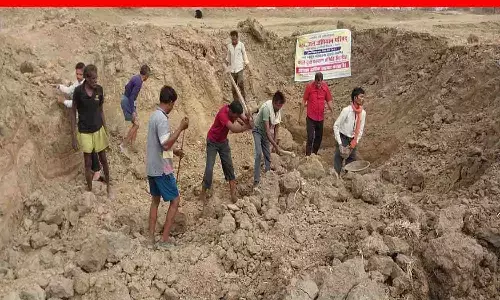 रीवा में नमामि गंगे अभियान के तहत की गई तालाब की सफाई रीवा में नमामि गंगे अभियान के तहत की गई तालाब की सफाई