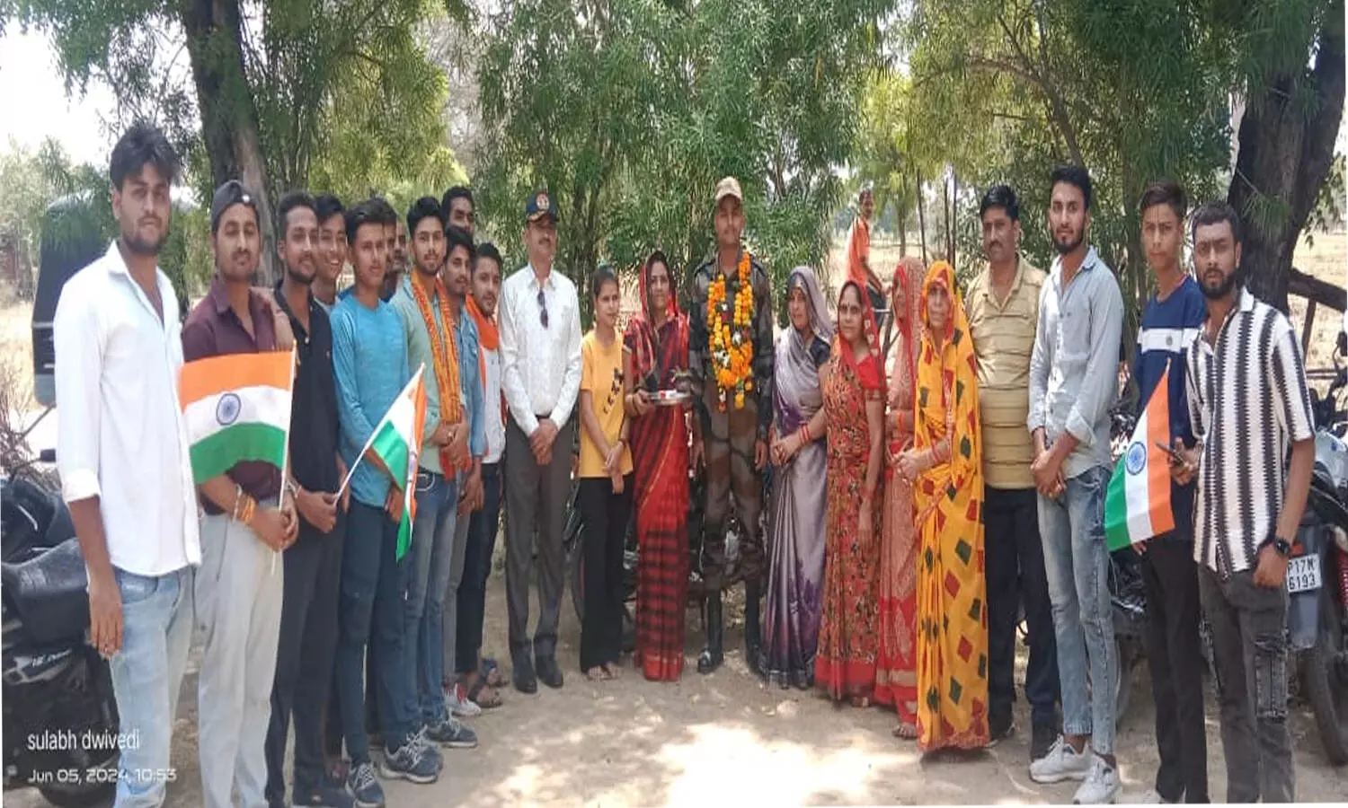 रीवा: सेना की ट्रेनिंग पूरी कर लौटे बीड़ा के लाल तुषार, पूर्व सैनिक दिवाकर द्विवेदी के द्वारा दिया गया था निःशुल्क प्रशिक्षण रीवा: सेना की ट्रेनिंग पूरी कर लौटे बीड़ा के लाल तुषार, पूर्व सैनिक दिवाकर द्विवेदी के द्वारा दिया गया था निःशुल्क प्रशिक्षण