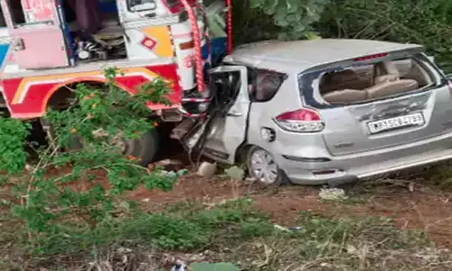 सतना में दर्दनाक हादसा: ट्रक ने कार को टक्कर मारी, पिता-पुत्र समेत 3 की मौत, 4 गंभीर सतना में दर्दनाक हादसा: ट्रक ने कार को टक्कर मारी, पिता-पुत्र समेत 3 की मौत, 4 गंभीर