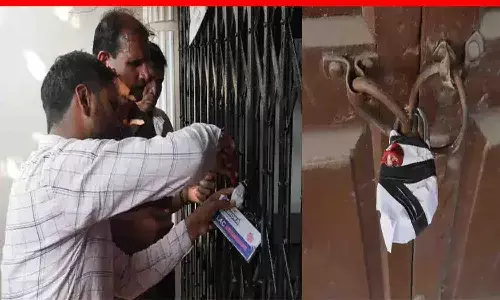 रीवा नगर निगम का एक्शन: संपत्ति कर बकायादारों के प्रतिष्ठान सील किए, मैरिज गार्डन, होटल, कार्यालय और दुकानों में हुई तालाबंदी रीवा नगर निगम का एक्शन: संपत्ति कर बकायादारों के प्रतिष्ठान सील किए, मैरिज गार्डन, होटल, कार्यालय और दुकानों में हुई तालाबंदी