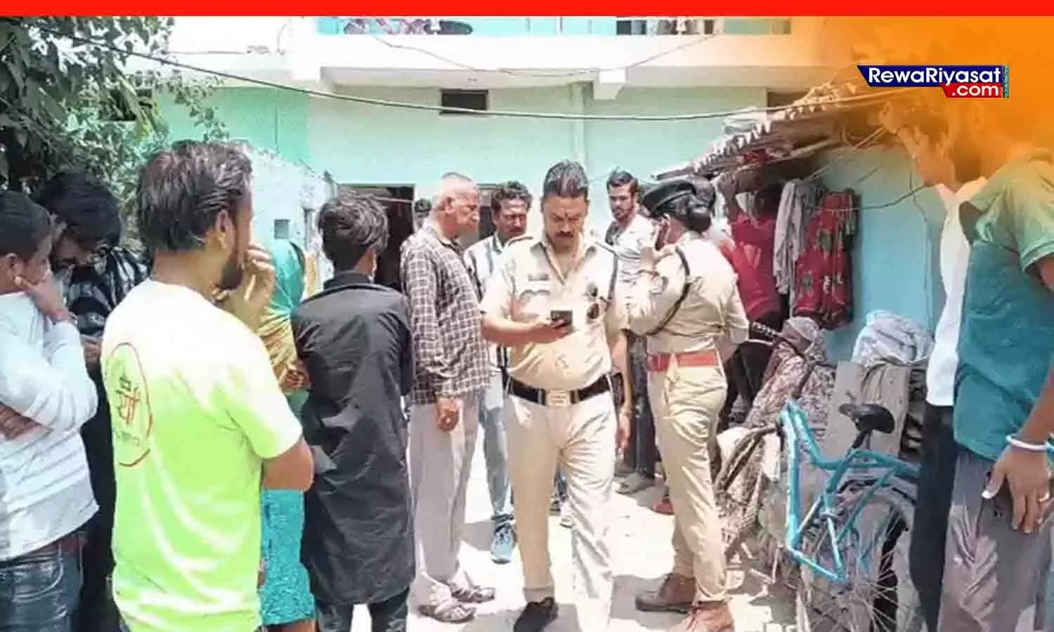 रीवा में सनसनीखेज मामला: प्रेम विवाह के बाद कमरे में मिली महिला की लाश, पति पर हत्या का शक, जांच जारी रीवा में सनसनीखेज मामला: प्रेम विवाह के बाद कमरे में मिली महिला की लाश, पति पर हत्या का शक, जांच जारी