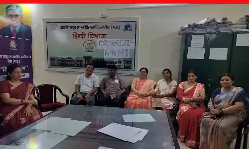 रीवा के TRS कॉलेज में हिन्दी पत्रकारिता दिवस पर संगोष्ठी, राष्ट्रीय चेतना और सामाजिक यथार्थ पर हुआ गहन मंथन