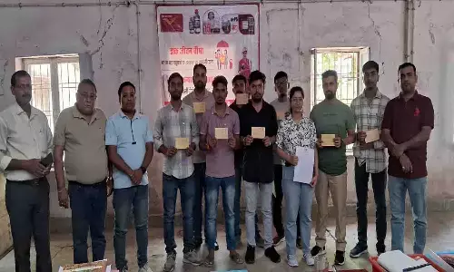 विश्व पर्यावरण दिवस 2025: रीवा डाकघर में हरित योग के तहत पौधारोपण