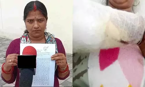 रीवा में महिला से जबरदस्ती, चेन लूट और धमकी का मामला सामने आया, पीड़िता ने पुलिस से सुरक्षा और सख्त कार्रवाई की माँग की रीवा में महिला से जबरदस्ती, चेन लूट और धमकी का मामला सामने आया, पीड़िता ने पुलिस से सुरक्षा और सख्त कार्रवाई की माँग की