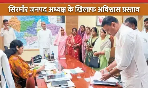 रीवा सिरमौर जनपद में सियासी घमासान: अध्यक्ष के खिलाफ अविश्वास प्रस्ताव, 19 सदस्य विरोध में; खतरे में कुर्सी