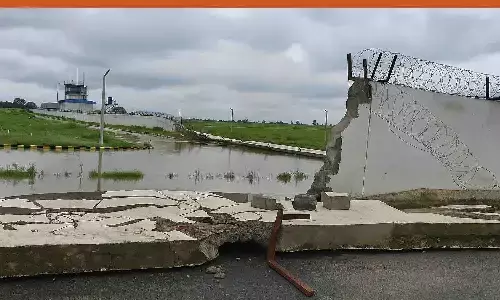 भारी बारिश में रीवा एयरपोर्ट की दीवार गिरी