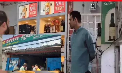 रीवा शहर में संचालित अवैध अहाते पर निगम का ताला, निगमायुक्त की मौजूदगी में हुई कार्रवाई; पुलिस और आबकारी विभाग की भूमिका पर सवाल