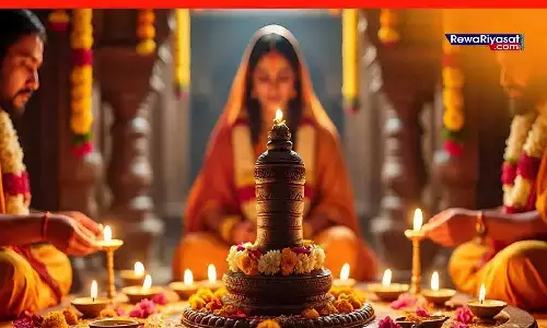 हर महीने कृष्ण पक्ष की चतुर्दशी तिथि को मासिक शिवरात्रि मनाई जाती है. हर महीने कृष्ण पक्ष की चतुर्दशी तिथि को मासिक शिवरात्रि मनाई जाती है.