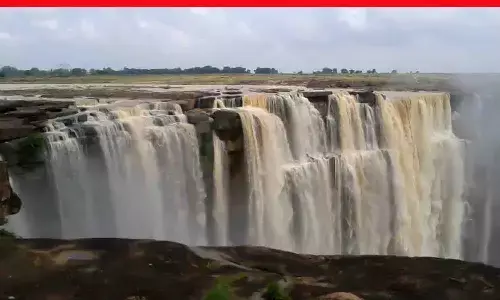 अंधेरा होने से रेसक्यू ऑपरेशन शुरू नहीं हो पाया। अंधेरा होने से रेसक्यू ऑपरेशन शुरू नहीं हो पाया।