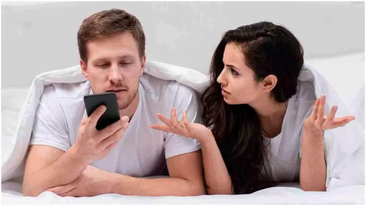 मोहब्बत में बढ़ती दूरियां! नया ब्रेकअप ट्रेंड बैंक्सीयिंग