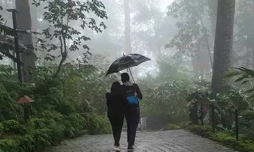 बारिश में कहां जाएं डेट पर | Rainy Season Romantic Date Ideas