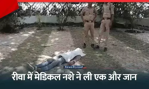 युवक की उम्र 30 साल के आसपास है, फिलहाल शव की शिनाख्त नहीं हो पाई है। युवक की उम्र 30 साल के आसपास है, फिलहाल शव की शिनाख्त नहीं हो पाई है।