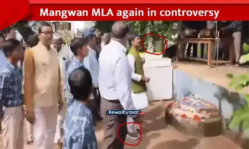 Rewa BJP MLA Sparks Controversy for Garlanding Martyr’s Statue with Shoes On, Congress called Shamefull