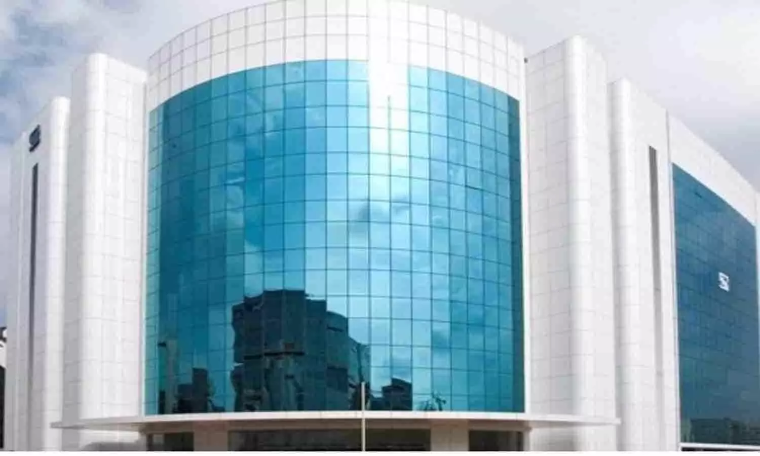 SEBI Income: सेबी की कमाई 2700 करोड़, जानें कहां से आती है इनकम