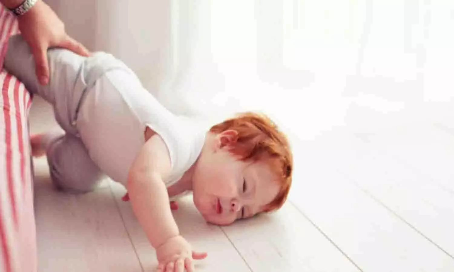 बच्चा पलंग से गिर गया तो क्या करें? डॉक्टर के जरूरी Parenting Tips बच्चा पलंग से गिर गया तो क्या करें? डॉक्टर के जरूरी Parenting Tips