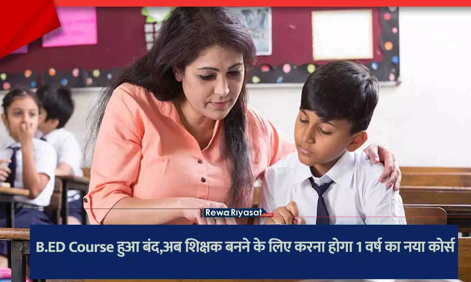 एक हाथ में शिक्षण की किताब और दूसरे हाथ में टैबलेट पकड़े एक छात्र की प्रतीकात्मक तस्वीर, जो शिक्षण में तकनीकी और व्यावहारिक शिक्षा के समन्वय को दर्शाती है।