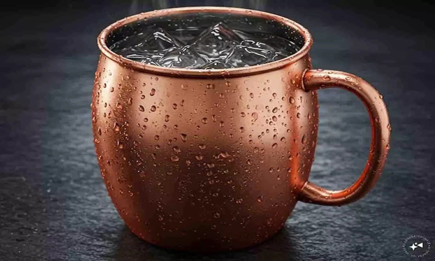 तांबे के बर्तन में पानी पीने के फायदे और नुकसान | Copper Water Benefits & Risks