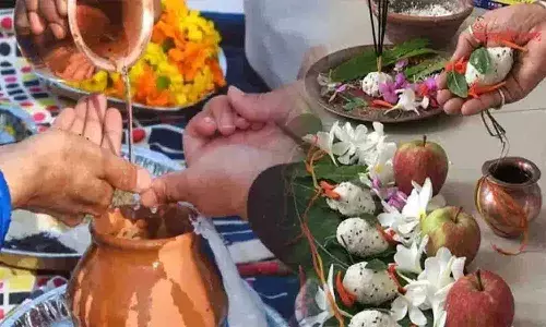 Pitru Paksha 2025: पितरों को श्रद्धांजलि और तर्पण का सही तरीका Pitru Paksha 2025: पितरों को श्रद्धांजलि और तर्पण का सही तरीका
