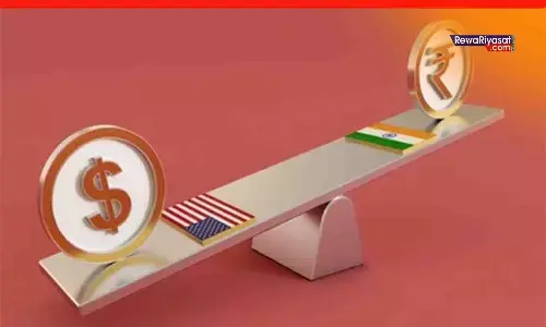 रुपया डॉलर के मुकाबले गिरकर 88.49 तक पहुंचा, करेंसी मार्केट अपडेट | Rupee Hits Record Low Against Dollar