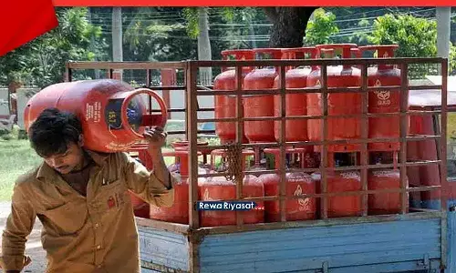 LPG Delivery Rule 2025: रसोई गैस सिलेंडर की 24 घंटे में डिलीवरी होगी, नहीं तो दूसरा डीलर भेजेगा; कंपनी भी पोर्ट कर सकेंगे LPG Delivery Rule 2025: रसोई गैस सिलेंडर की 24 घंटे में डिलीवरी होगी, नहीं तो दूसरा डीलर भेजेगा; कंपनी भी पोर्ट कर सकेंगे