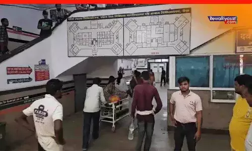 SGMH प्रशासन की लापरवाही से बच्चे की मौत: अस्पताल ने माना-इलाज में देरी हुई, पन्ना से रीवा रेफर हुआ था; दो घंटे तक वार्ड-दर-वार्ड भटकते रहें परिजन