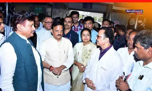 सतना जिला अस्पताल पहुंचे डिप्टी सीएम राजेंद्र शुक्ल: मैली चादरें देखकर नाराज हुए, सख्त निर्देश – बिना फार्मासिस्ट वाली दवा दुकानें चिन्हित कर उन्हें बंद करें
