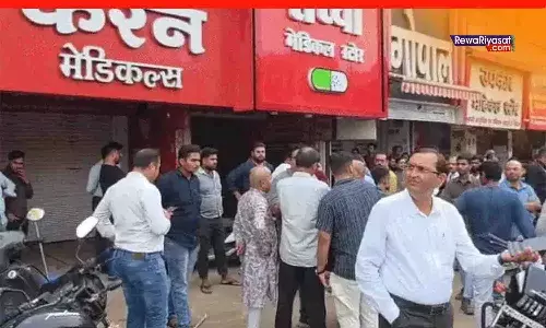रीवा में प्रशासन एक्शन मोड में: दर्जनभर मेडिकल स्टोर्स सील, कई ने डर से दुकानें बंद की; विरोध में उतरे