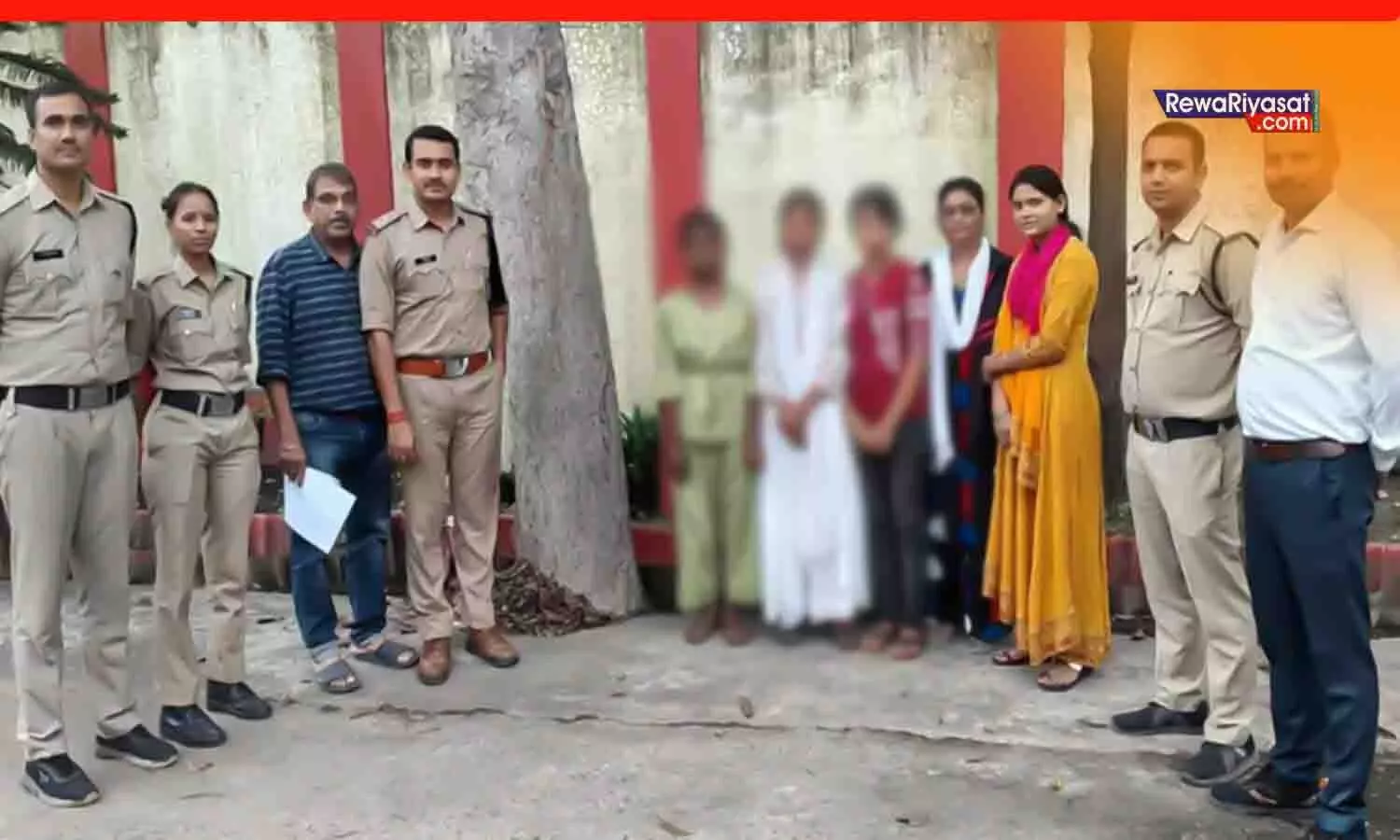 रीवा की तीन नाबालिग लड़कियां 24 घंटे में बरामद: मोबाइल फ्रेंड से मिलने जा रही थीं, पुलिस ने इटारसी में पकड़ा रीवा की तीन नाबालिग लड़कियां 24 घंटे में बरामद: मोबाइल फ्रेंड से मिलने जा रही थीं, पुलिस ने इटारसी में पकड़ा