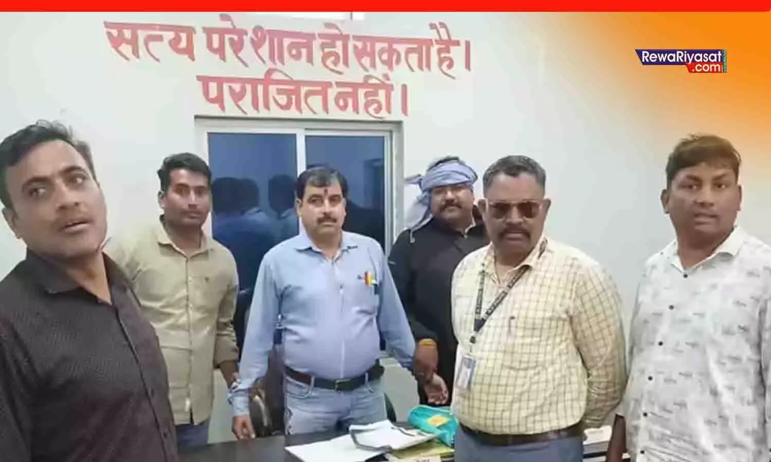 रीवा लोकायुक्त की बड़ी कार्रवाई: पंचायत सचिव ₹15,000 की रिश्वत लेते रंगे हाथों गिरफ्तार, नल-जल योजना के बिल पास करने के एवज में मांगे थे 25 हजार