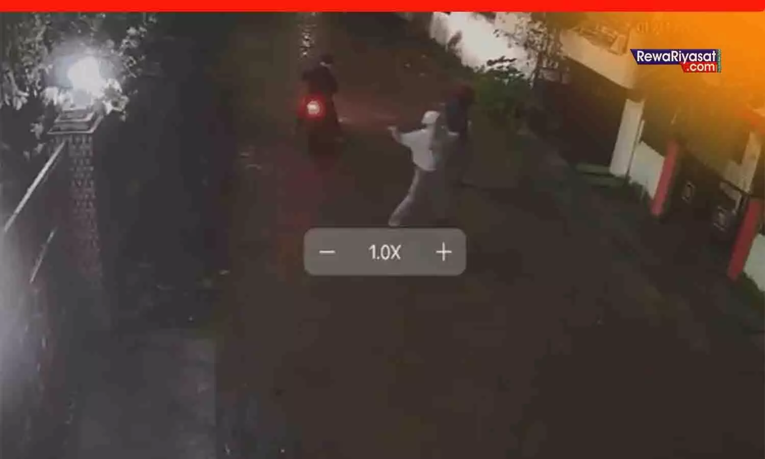 रीवा में पत्थरबाज गैंग का आतंक: अब नकाबपोश बदमाशों ने व्यापारी के घर पर किया हमला | Rewa Stone Pelting Gang रीवा में पत्थरबाज गैंग का आतंक: अब नकाबपोश बदमाशों ने व्यापारी के घर पर किया हमला | Rewa Stone Pelting Gang