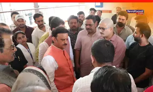 रीवा न्यूज़: डिप्टी सीएम राजेंद्र शुक्ल अचानक पहुंचे सेमरिया अस्पताल, वॉशरूम की गंदगी देख भड़क उठे; अपने सामने सफाई कराई