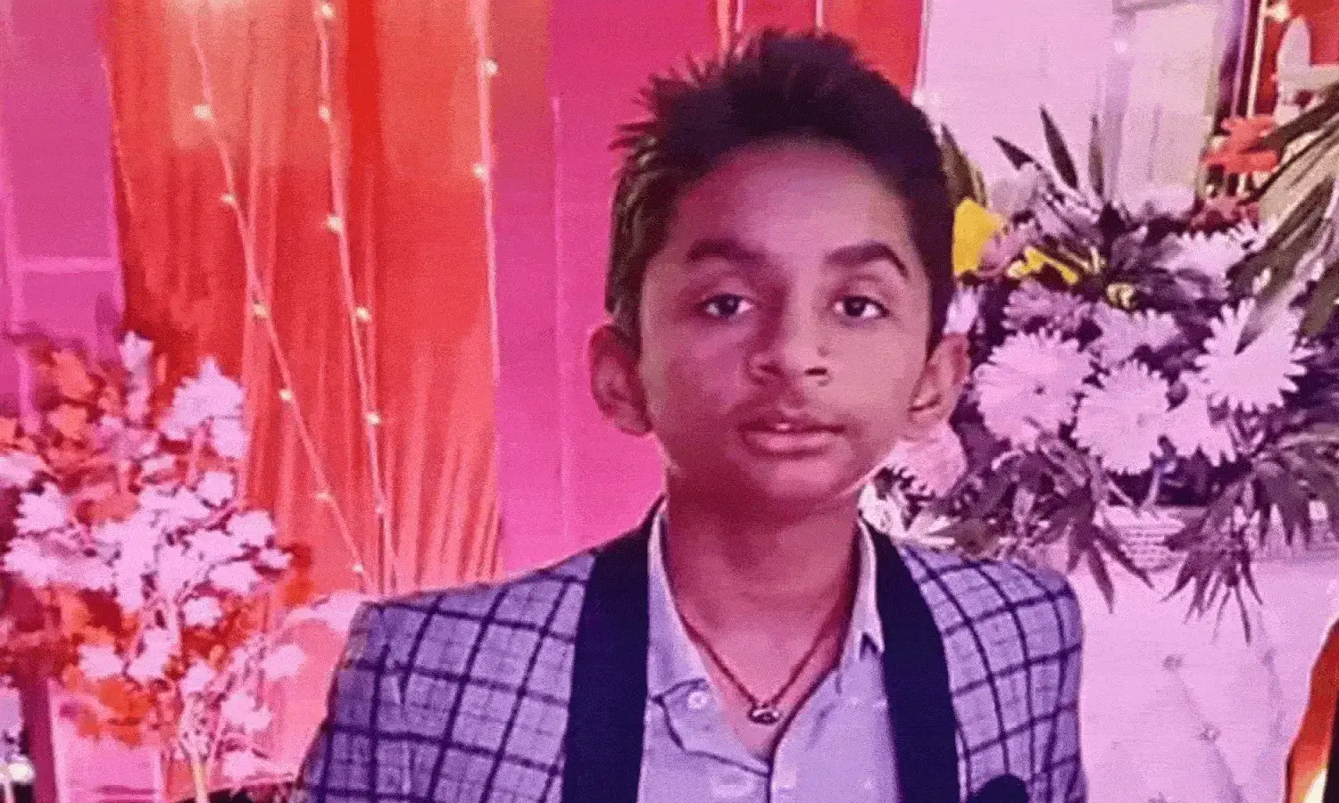 रीवा में पतंग उड़ाते समय दर्दनाक हादसा: हाईटेंशन लाइन की चपेट में आया किशोर, इलाज के दौरान मौत रीवा में पतंग उड़ाते समय दर्दनाक हादसा: हाईटेंशन लाइन की चपेट में आया किशोर, इलाज के दौरान मौत