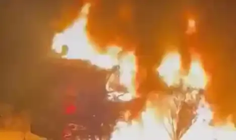 VIDEO: इंदौर–रीवा बस में चलते-चलते लगी आग, जलकर खाक; 50 यात्री सवार थे