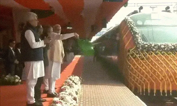 भारत की पहली वंदे भारत स्लीपर ट्रेन का शुभारंभ: पीएम मोदी ने दिखाई हरी झंडी, हावड़ा–गुवाहाटी सफर होगा 2.5 घंटे तेज; जानिए क्या ख़ास...