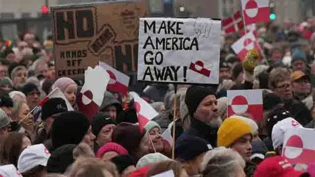 ग्रीनलैंड में अमेरिका विरोधी लहर तेज: ट्रम्प के खिलाफ हजारों प्रदर्शनकारी, EU भी ट्रेड डील रोकने को तैयार