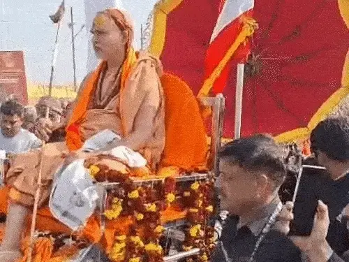 प्रयागराज माघ मेले में हंगामा: मौनी अमावस्या पर शंकराचार्य की पालकी रोकी, पुलिस से टकराव; स्नान नहीं कर पाएं अविमुक्तेश्वरानंद प्रयागराज माघ मेले में हंगामा: मौनी अमावस्या पर शंकराचार्य की पालकी रोकी, पुलिस से टकराव; स्नान नहीं कर पाएं अविमुक्तेश्वरानंद