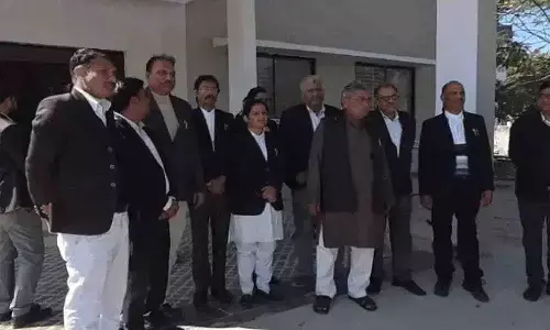 रीवा में अधिवक्ताओं से मारपीट का आरोप: यातायात थाना प्रभारी पर गंभीर सवाल, पुलिस महकमे में मचा हड़कंप रीवा में अधिवक्ताओं से मारपीट का आरोप: यातायात थाना प्रभारी पर गंभीर सवाल, पुलिस महकमे में मचा हड़कंप