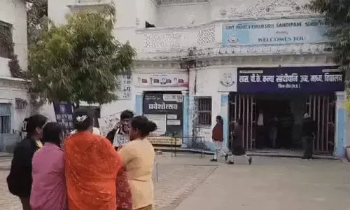 रीवा के PK स्कूल में 9वीं की छात्रा से छेड़छाड़, पीछा करता आरोपी पकड़ा गया; प्रिंसिपल पर गंभीर आरोप रीवा के PK स्कूल में 9वीं की छात्रा से छेड़छाड़, पीछा करता आरोपी पकड़ा गया; प्रिंसिपल पर गंभीर आरोप