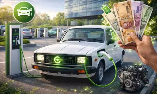 पुरानी पेट्रोल-डीजल कार को इलेक्ट्रिक में बदलें और भारी छूट पाएं।